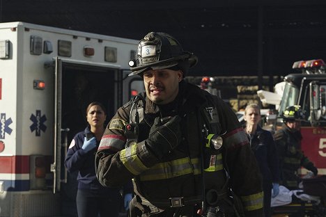 Monica Raymund, Joe Minoso, Kara Killmer - Chicago Fire - My Miracle - Kuvat elokuvasta