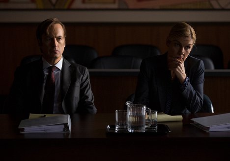 Bob Odenkirk, Rhea Seehorn - Better Call Saul - Cselszövés - Filmfotók