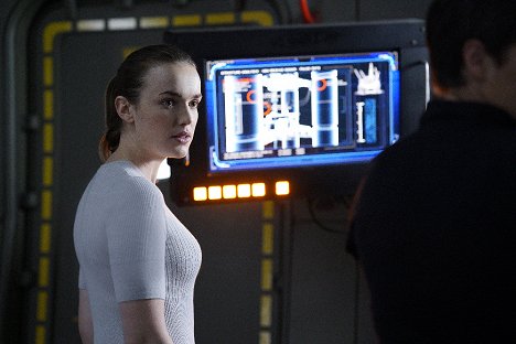 Elizabeth Henstridge - A S.H.I.E.L.D. ügynökei - The Return - Filmfotók