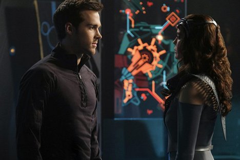 Chris Wood, Teri Hatcher - Supergirl - Resist - Z filmu