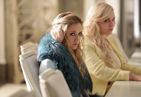 Billie Lourd, Abigail Breslin - Scream Queens - Mommie Dearest - Photos