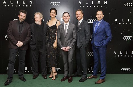 Danny McBride, Ridley Scott, Katherine Waterston, Billy Crudup, Michael Fassbender, Demián Bichir - Alien: Covenant - Tapahtumista