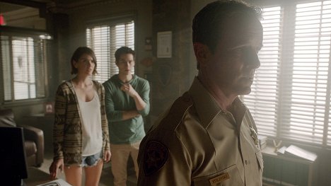 Shelley Hennig, Dylan O'Brien - Vlčí mládě - Povinná četba - Z filmu