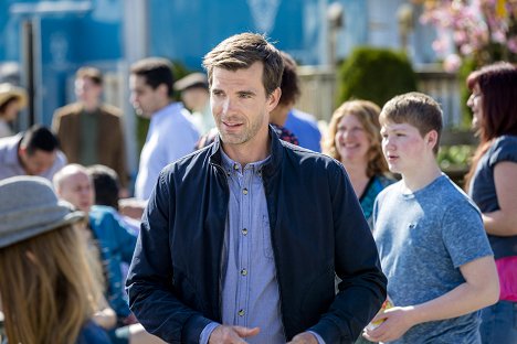 Lucas Bryant - Tulips for Rose - Photos