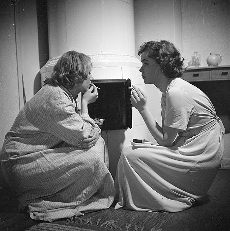 Ritva Karisto, Leila Lehtonen - Face in the Mirror - Photos