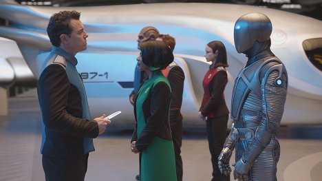 Seth MacFarlane, Penny Johnson Jerald, Halston Sage - The Orville - Old Wounds - Photos
