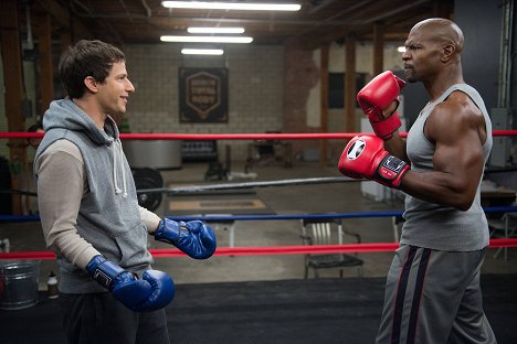 Andy Samberg, Terry Crews - Brooklyn 99 - Ebenový sokol - Z filmu