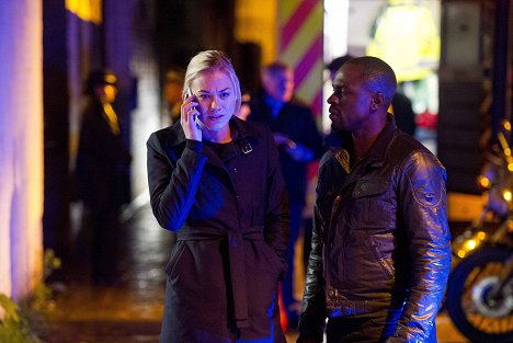 Yvonne Strahovski, Gbenga Akinnagbe - 24: Live Another Day - Live Another Day: 19:00 – 20:00 Uhr - Filmfotos