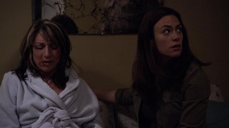 Katey Sagal, Maggie Siff - Sons of Anarchy - Small Tears - Photos