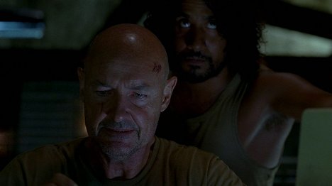 Terry O'Quinn, Naveen Andrews - Lost - Orientation - Photos