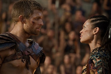 Liam McIntyre, Cynthia Addai-Robinson - Spartacus - The Dead and the Dying - Kuvat elokuvasta