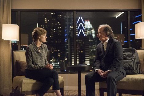 Carrie Coon, Mark Linn-Baker - The Leftovers - Don't Be Ridiculous - Photos