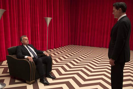 Ray Wise, Kyle MacLachlan - Twin Peaks - Episode 2 - Photos