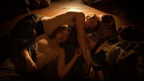 Imogen Poots, Callum Turner, Frank Oulton