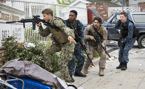 Travis Van Winkle, Jocko Sims, Kevin Michael Martin, Bren Foster - The Last Ship - A More Perfect Union - Photos