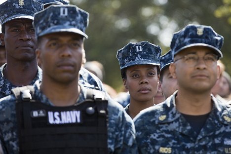 Charles Parnell, Jocko Sims, Christina Elmore, Maximiliano Hernández - The Last Ship - A More Perfect Union - Photos