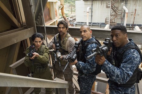 Inbar Lavi, Bren Foster, Ness Bautista, Jocko Sims - The Last Ship - Das Netzwerk - Filmfotos