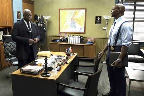 Andre Braugher, Terry Crews - Brooklyn Nine-Nine - Moo Moo - Van film