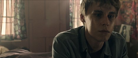 Rhys Wakefield - Paint It Black - Van film