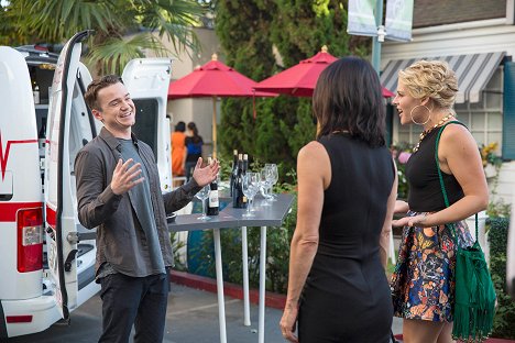Dan Byrd, Busy Philipps - Cougar Town - Even the Losers - Photos
