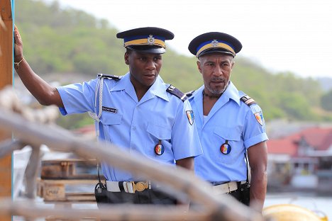 Tobi Bakare, Danny John-Jules - Death in Paradise - The Complex Murder - De la película