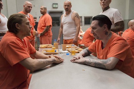 Charlie Hunnam, Marilyn Manson - Zákon gangu - Čierny vdovec - Z filmu