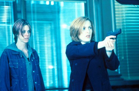 Carrie Hamilton, Gillian Anderson - The X-Files - Lundi - Film