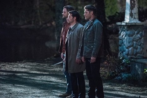 Jared Padalecki, Misha Collins, Jensen Ackles - Supernatural - Das Ende ist der Anfang ist das Ende - Filmfotos