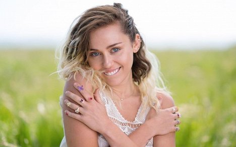 Miley Cyrus - Miley Cyrus - Malibu - Photos