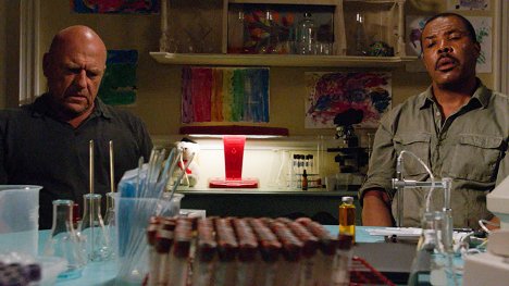 Dean Norris, Eriq La Salle - Under the Dome - Love Is a Battlefield - Kuvat elokuvasta