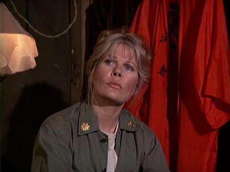 Loretta Swit - M*A*S*H - Divided We Stand - Do filme