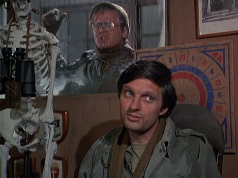 Gary Burghoff, Alan Alda - M*A*S*H - Divided We Stand - Photos