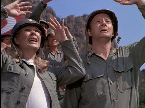 Loretta Swit, Larry Linville - M.A.S.H. - 5 O'Clock Charlie - Filmfotók