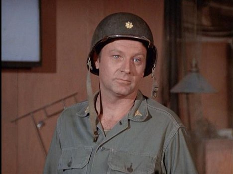 Larry Linville - M*A*S*H – armeijan kenttäsairaala - 5 O'Clock Charlie - Kuvat elokuvasta