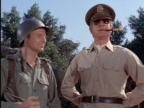 Larry Linville, Wayne Rogers - M*A*S*H - 5 O'Clock Charlie - Photos