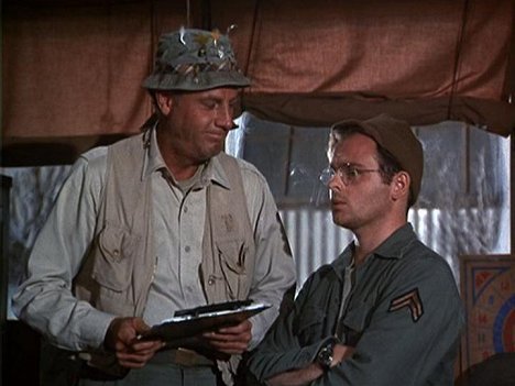 McLean Stevenson, Gary Burghoff - M*A*S*H - Radarova zpráva - Z filmu