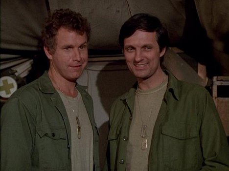 Wayne Rogers, Alan Alda - M*A*S*H - Hot Lips and Empty Arms - Photos