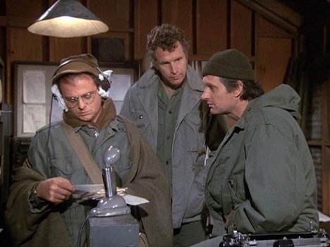 Gary Burghoff, Wayne Rogers, Alan Alda - M*A*S*H - For Want of a Boot - Photos
