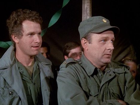 Wayne Rogers, Larry Linville - M.A.S.H. - For Want of a Boot - Filmfotók