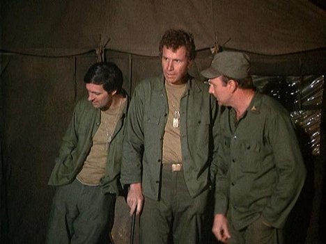 Alan Alda, Wayne Rogers, Larry Linville - M.A.S.H. - The Chosen People - Filmfotók