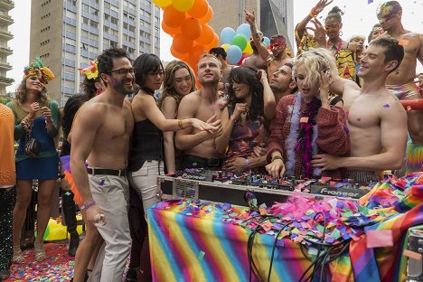 Alfonso Herrera, Doo-na Bae, Jamie Clayton, Max Riemelt, Tina Desai, Miguel Ángel Silvestre, Tuppence Middleton, Brian J. Smith - Sense8 - Isolés en surface, mais connectés en dessous - Film