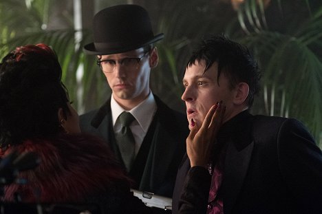 Cory Michael Smith, Robin Lord Taylor - Gotham - Heroes Rise: Pretty Hate Machine - Photos