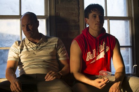 Aaron Eckhart, Miles Teller - Bleed for This - Photos