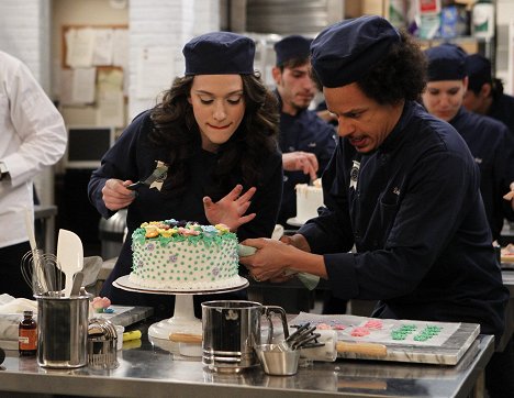 Kat Dennings, Eric André - 2 Broke Girls - And the Icing on the Cake - Photos