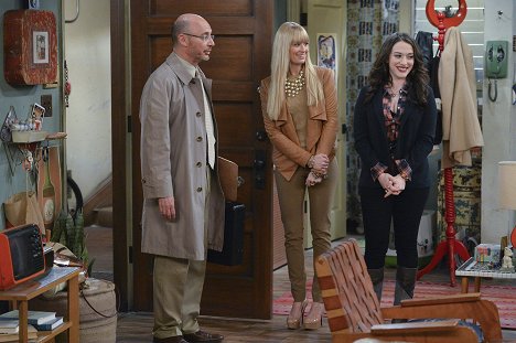 Paul Tigue, Beth Behrs, Kat Dennings - 2 Broke Girls - And the New Lease on Life - Photos