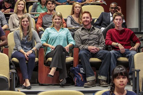 Allie Gonino, Kristy Swanson, Scott Grimes - Mom and Dad Undergrads - Kuvat elokuvasta