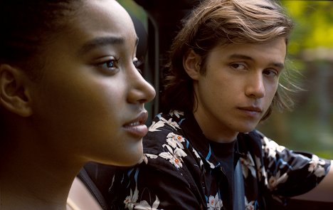 Amandla Stenberg, Nick Robinson - Láska stojí za všetko - Z filmu