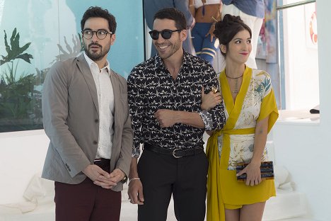 Alfonso Herrera, Miguel Ángel Silvestre - Sense8 - If All the World's a Stage, Identity Is Nothing But a Costume - Filmfotók