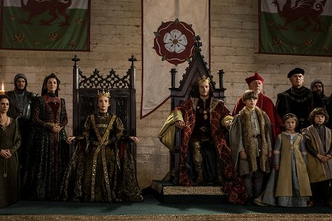 Michelle Fairley, Jodie Comer, Jacob Collins-Levy - The White Princess - Old Curses - Filmfotos