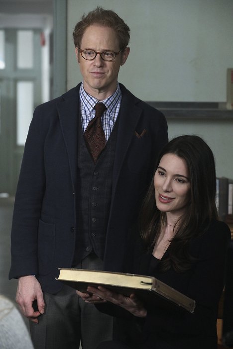 Raphael Sbarge, Jaime Murray - Once Upon a Time - La Bataille finale - 1re partie - Film